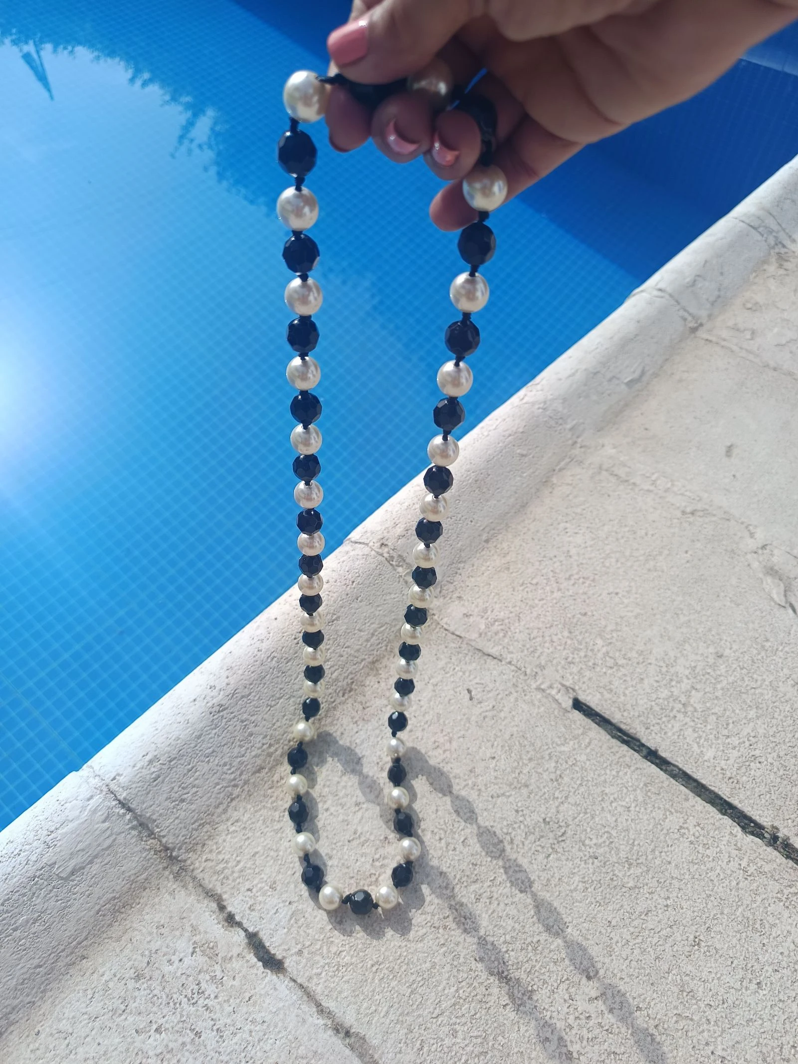 Vintage single strand necklace. Faux pearl. Natural and black color. – photo 3